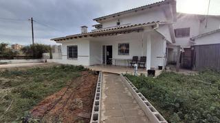 Casa aparellada  Camí del serradal. Pareado esquinero benicàssim