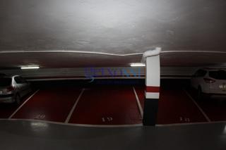 Aparcament cotxe en Las Arenas. Exclusiva:
amplia plaza de garaje para coche y moto.
puerta au