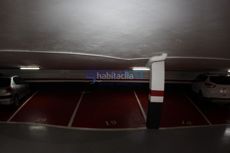 Foto c9b63e9d-2a4a-4bdc-a940-1d6012194944. Aparcament cotxe a Las Arenas Getxo
