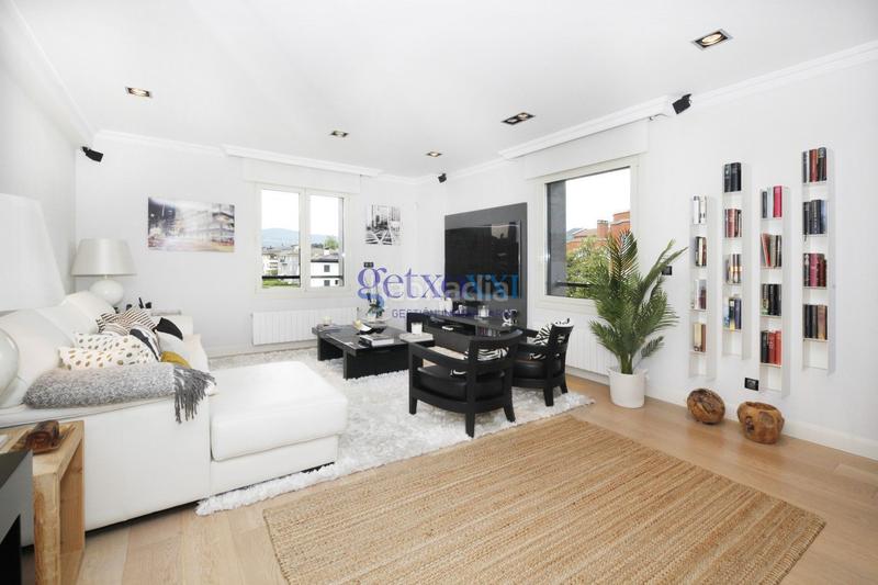 Foto 4e3ea779-4e1a-4ef3-8cd9-2f352071aa00. Duplex avec chauffage parking piscine dans Neguri Getxo