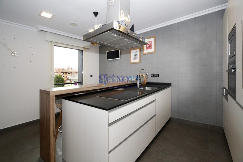 Foto 4e434527-7134-4d90-abc4-1c72829db22f. Duplex avec chauffage parking piscine dans Neguri Getxo
