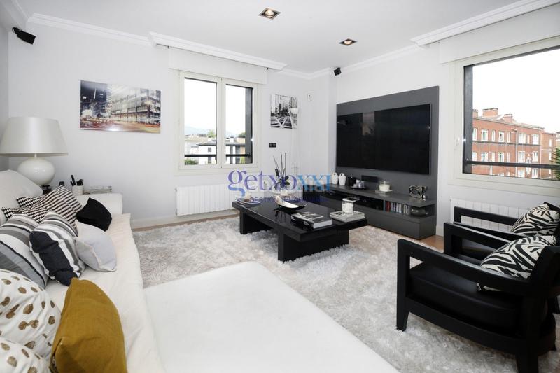 Foto d2966c73-3038-4903-bb53-74b5b185e544. Duplex avec chauffage parking piscine dans Neguri Getxo