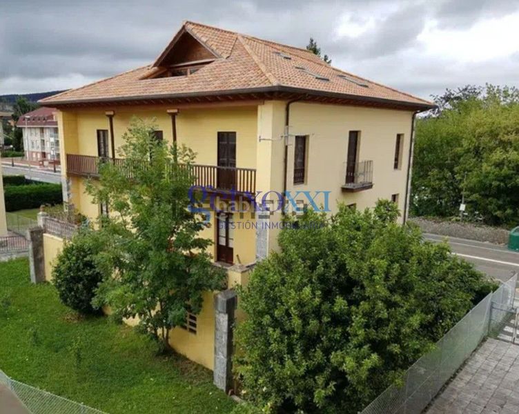 Foto 9d041912-dbed-4411-aed1-ced89e12fa70. Chalet en carretera general de gama 31 en Bárcena de Cicero