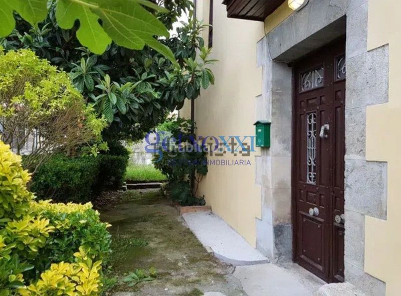 Foto b139ee06-67ac-421d-a10b-196dfd38fa7c. Chalet en carretera general de gama 31 en Bárcena de Cicero