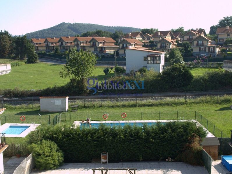 Foto fc0144d8-6f98-4e52-bd29-b48e162d7a44. Chalet en carretera general de gama 31 en Bárcena de Cicero