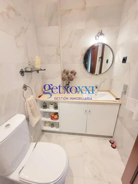 Foto 115d7fc5-3a58-4b18-a605-feb18de04c61. Casa adossada amb xemeneia calefacció aparcament a Getxo