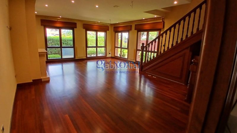 Foto 17ae8b4e-5f72-43c6-99cd-b5f6b17a6ee1. Casa adossada amb xemeneia calefacció aparcament a Getxo