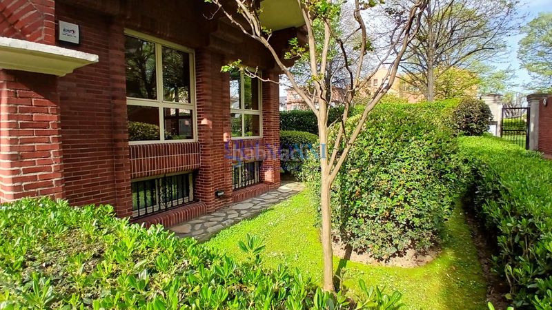 Foto 1b5f13dd-23b5-47c6-9b0a-5ec4829c65b7. Casa adossada amb xemeneia calefacció aparcament a Getxo