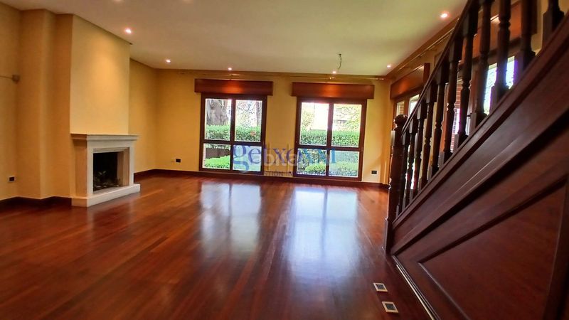 Foto 623b7fa4-d2f9-4b1e-9818-de8782ce046e. Casa adossada amb xemeneia calefacció aparcament a Getxo