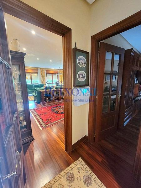 Foto 98a60d28-de8e-4b98-972f-d832cb52ef85. Casa adosada gestión inmobiliaria xxi pone en venta en exclusiva, adosado dúplex en la prestigiosa calle de zugazarte de Las Arenas, de 2 en Getxo