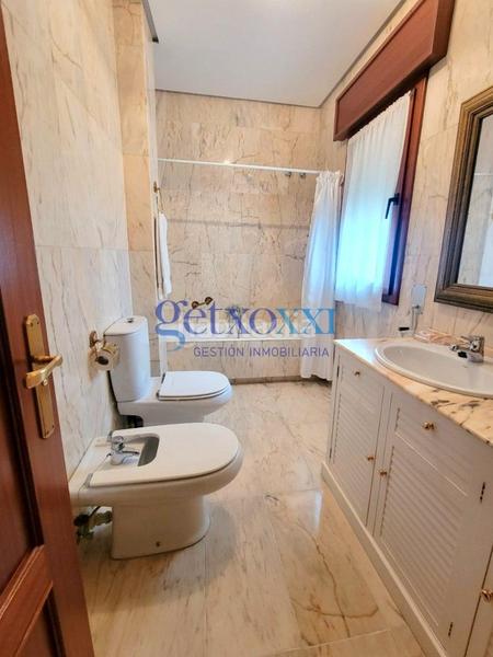 Foto 9b24bc86-68fa-4e2a-a0ec-4cd8d662a700. Casa adosada gestión inmobiliaria xxi pone en venta en exclusiva, adosado dúplex en la prestigiosa calle de zugazarte de Las Arenas, de 2 en Getxo