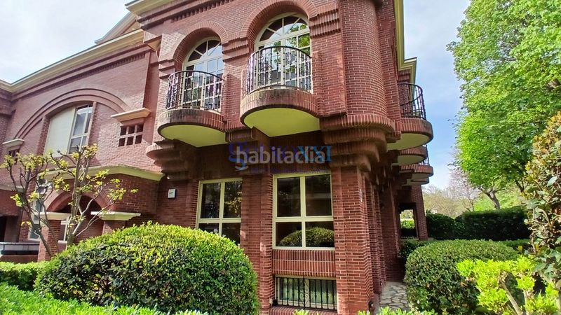 Foto ace1ece6-0ff1-42eb-81d2-e2ebad018987. Casa adossada amb xemeneia calefacció aparcament a Getxo