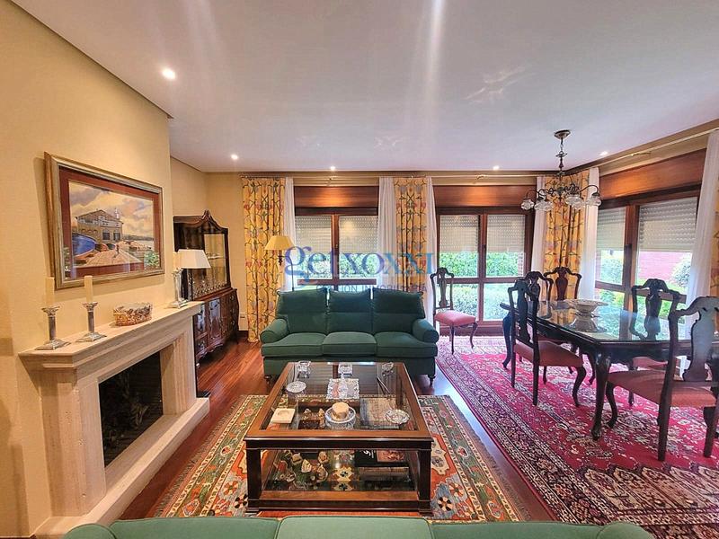 Foto cb7700ca-33ad-4b44-ae2b-43a0088e02cc. Casa adosada gestión inmobiliaria xxi pone en venta en exclusiva, adosado dúplex en la prestigiosa calle de zugazarte de Las Arenas, de 2 en Getxo