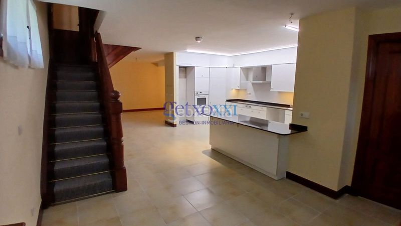 Foto cfce0feb-37ed-45fd-8a92-f61c2bea33d8. Casa adossada amb xemeneia calefacció aparcament a Getxo
