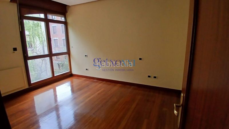 Foto d783b296-daea-4437-9fce-c397aa40ea22. Casa adossada amb xemeneia calefacció aparcament a Getxo