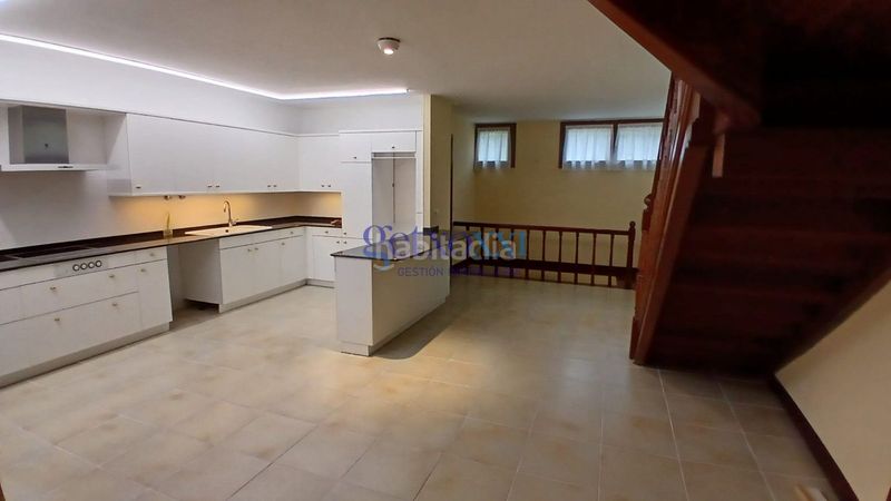 Foto f9bf2197-da94-47d8-882d-4b5301fc4e15. Casa adossada amb xemeneia calefacció aparcament a Getxo