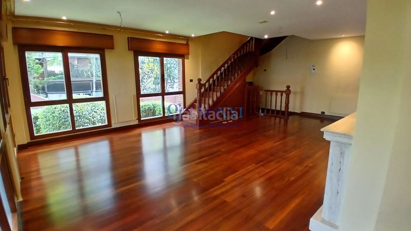 Foto fc2449dd-f13c-413f-8e35-20fa1488e3a8. Casa adossada amb xemeneia calefacció aparcament a Getxo