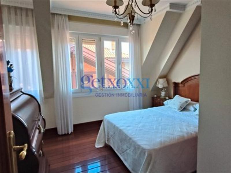 Foto 2d08db18-8ed0-4d9a-bdef-e127a59c7440. Zweistöckige wohnung mit parking in Las Arenas Getxo