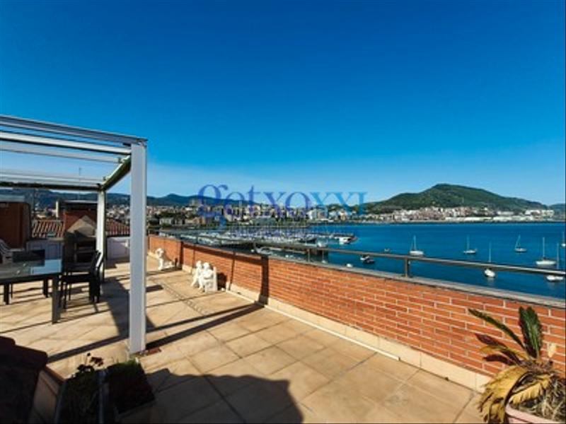 Foto 5eb4e24d-66be-43ce-85f8-d8cbf2aa1a34. Zweistöckige wohnung mit parking in Las Arenas Getxo