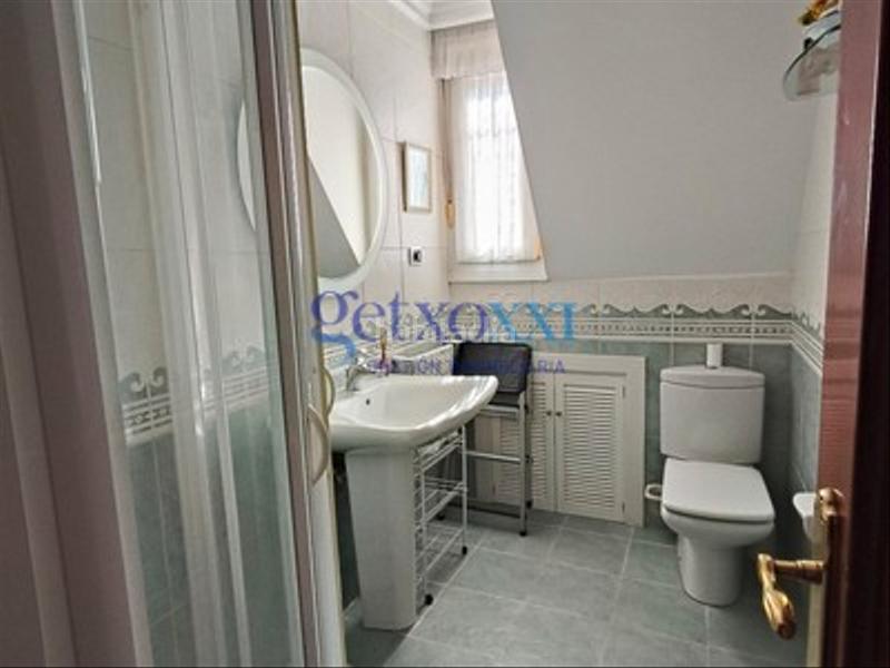 Foto a58cc0b6-2968-4750-8f06-cb38e197d74a. Zweistöckige wohnung mit parking in Las Arenas Getxo