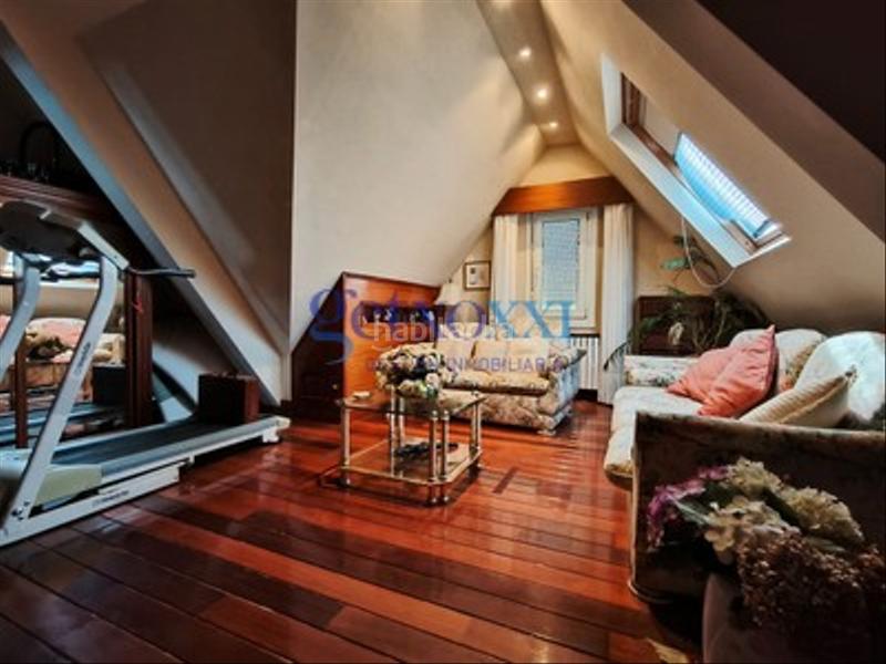 Foto f84f513b-c962-4d8f-b428-ce6d6333683c. Zweistöckige wohnung mit parking in Las Arenas Getxo