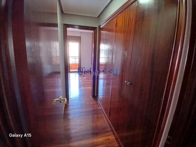 Foto f4f95cc4-b693-4401-ba86-787b4db5257d. Miete etagenwohnung mit heizung parking in Las Arenas Getxo