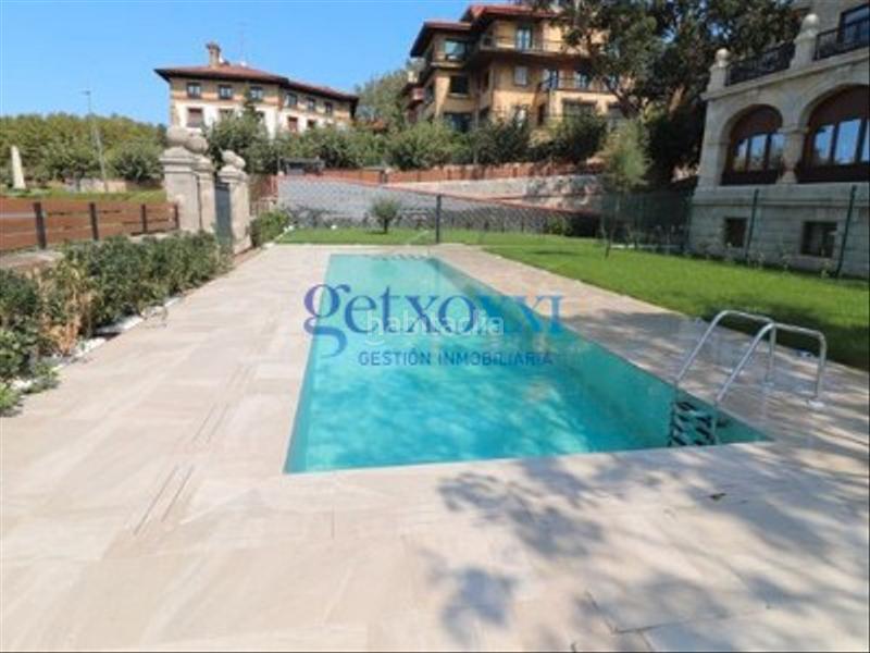 Foto e6e160c1-6fdf-49ca-9d8c-ab70a6b424b3. Zweistöckige wohnung mit parking pool in Las Arenas Getxo