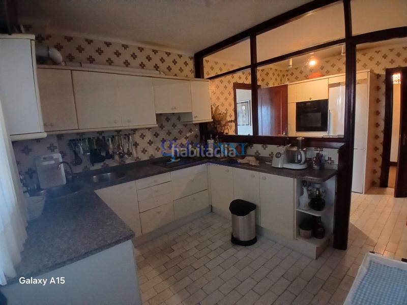 Foto 25024866-14f0-418b-93a4-0bfefc96edd6. Attique avec cheminée chauffage parking dans Neguri Getxo