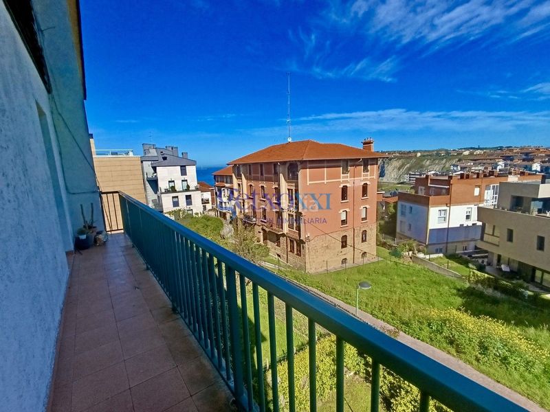 Foto d46c4df2-dcc9-49ad-a43c-8e2848cd2a2f. Flat with heating in Usategui Getxo