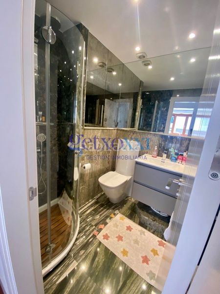 Foto bbc1e401-f023-494d-8502-bcf2ffe56e7b. Piso en Las Arenas Getxo