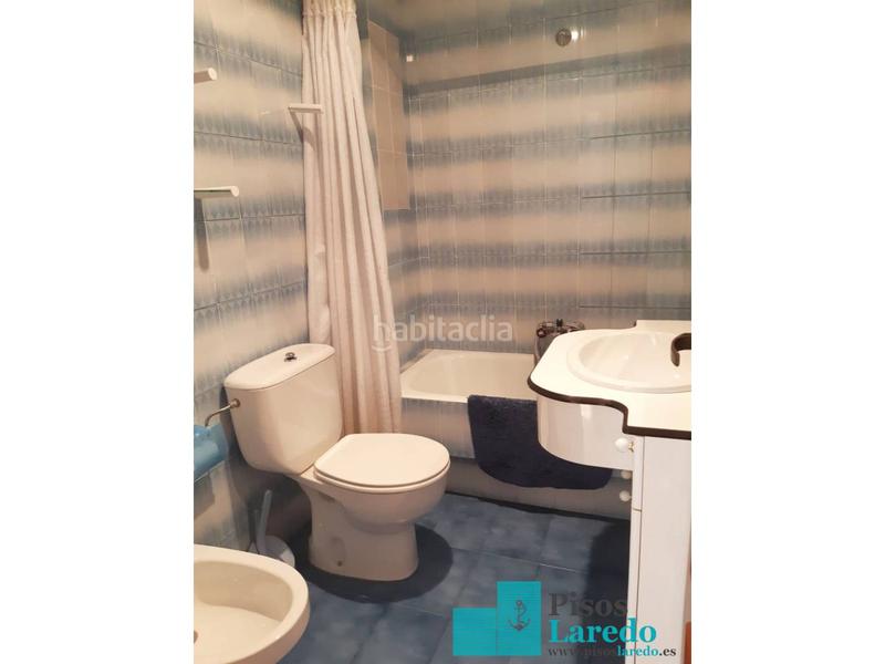 Foto d6591ac6-d43c-479e-816e-c634e82bc991. Alquiler piso en enrique mowinkel 78 piso alquiler verano en Laredo