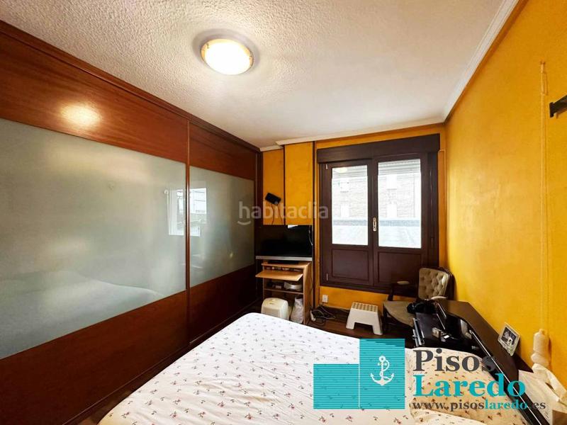 Foto 2607738f-1c69-428d-b0b9-634456c43b28. Piso estupendo piso a pie de playa! en Centro Laredo