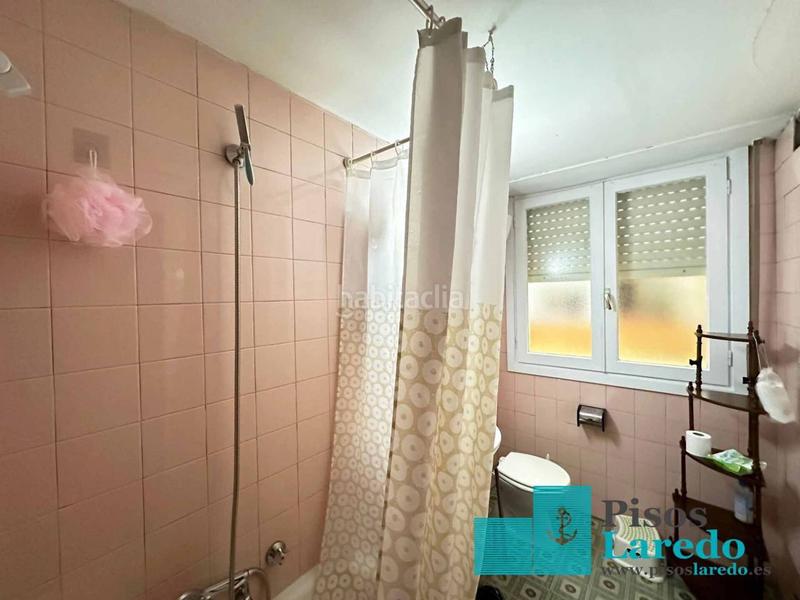 Foto 2c842b2a-cb91-47a0-8070-fdb9c79ef284. Piso estupendo piso a pie de playa! en Centro Laredo