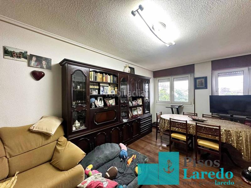 Foto 52a3fee4-a47c-49dc-80bb-086d6d8f2c49. Piso estupendo piso a pie de playa! en Centro Laredo