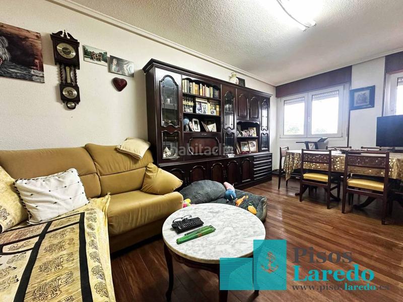 Foto 5fbc61ab-6b7d-4b53-9b11-701c08d68ffd. Piso estupendo piso a pie de playa! en Centro Laredo