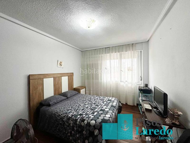 Foto 77d60928-1f28-48b4-93dc-f5eec644d50a. Piso estupendo piso a pie de playa! en Centro Laredo