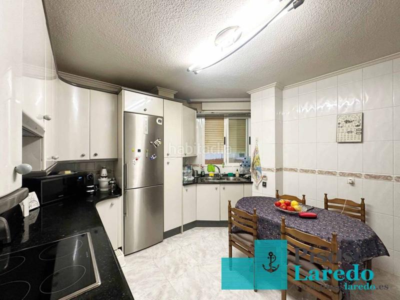 Foto d56686fb-8b8c-44e9-b218-ac68b25aa350. Piso estupendo piso a pie de playa! en Centro Laredo