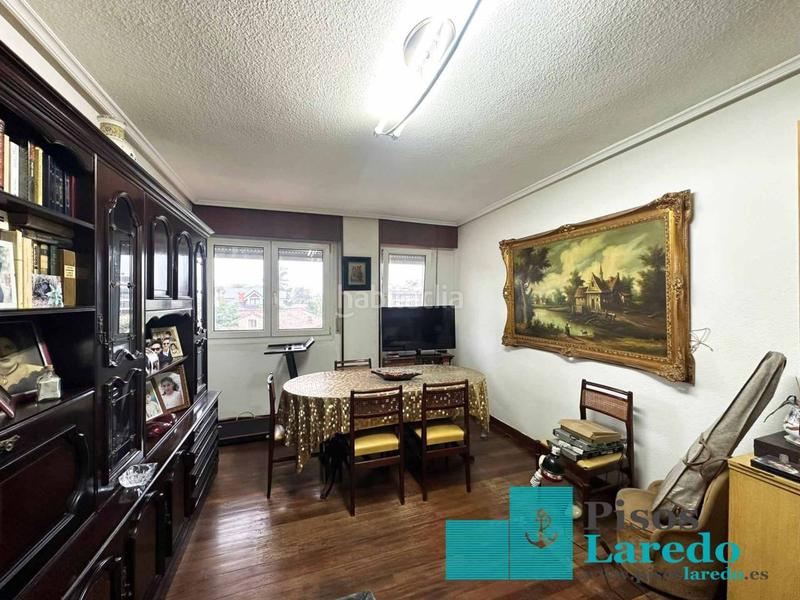 Foto d5735a82-18d4-4587-8239-91130577f57d. Piso estupendo piso a pie de playa! en Centro Laredo