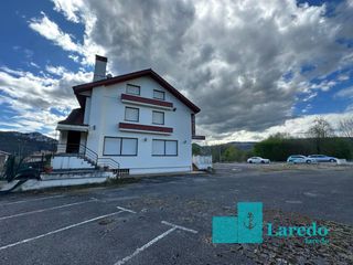 Édifice à Calle iseca vieja 1. Oportunidad , inversión asegurada hotel en venta en liendo!!!!