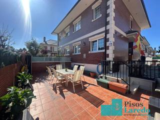 Casa aparellada a Pintor ángel alonso 20. Maravilloso chalet adosado con piscina!