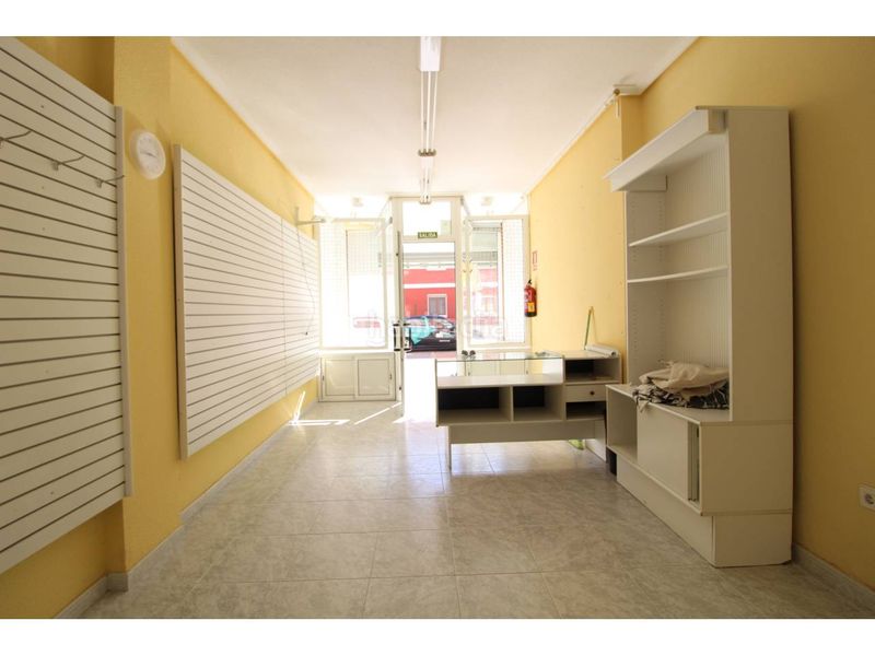 Foto ff298574-bbbf-4656-bd51-a84b39f2b139. Local comercial a calle Centro 6 a Centro Laredo