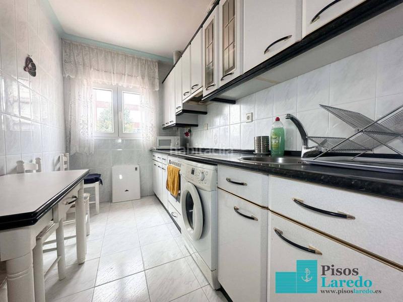 Foto 4d29bd8c-d42e-4898-884b-f43b6a2318c8. Pis a enrique mowinckel 60 a Zona Playa Laredo