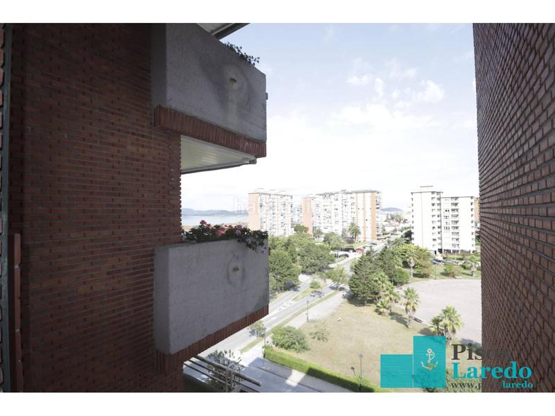 Foto cd1a29ff-ed64-4cfa-8149-138d6acc8fe2. Alquiler piso en playa 95 piso en alquiler en Centro Laredo