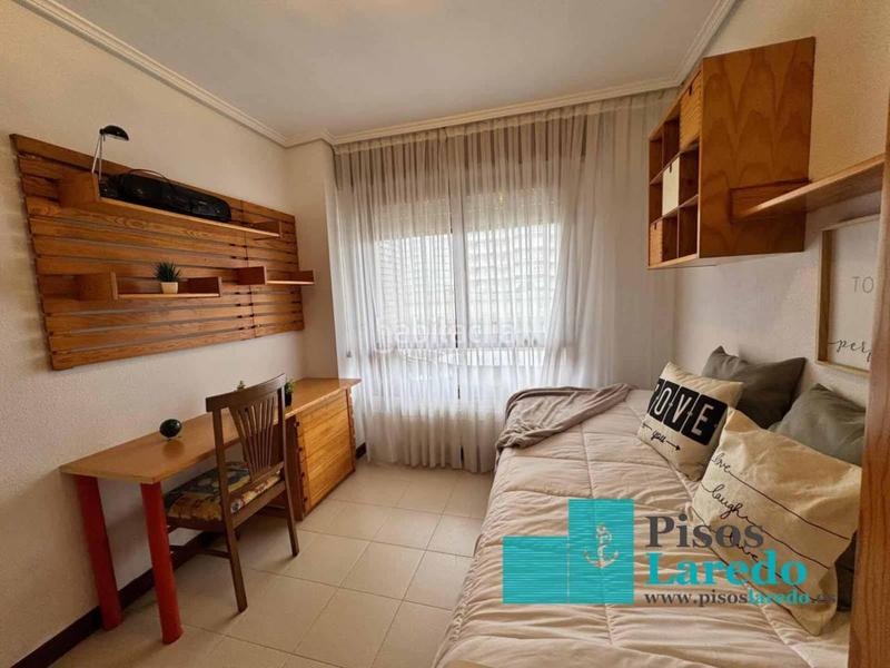 Foto 6514ba9d-459d-4bb9-8e3a-4e47415c705a. Pis a enrique mowinckel 36 a Zona Playa Laredo