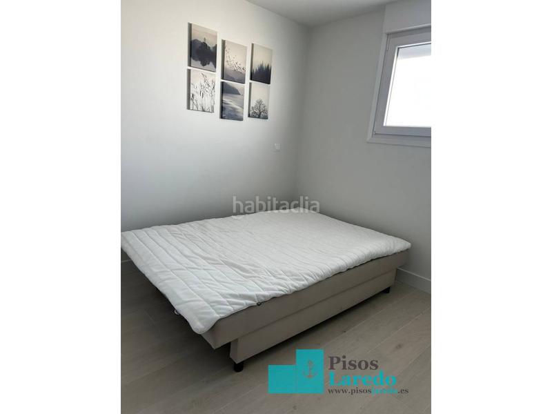 Foto 52cba1e1-c600-44e9-9a33-1a9cdfd8cd14. Lloguer pis a Zona Playa Laredo