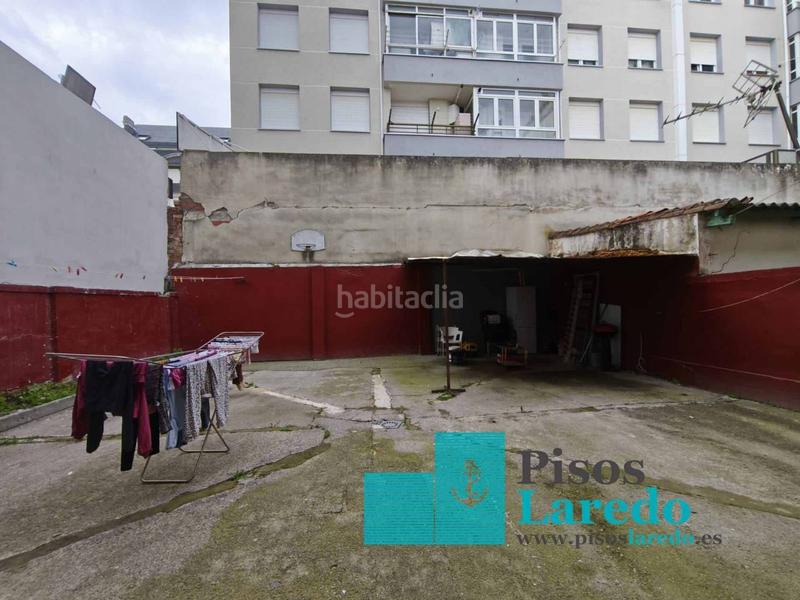 Foto 25a8002f-a61d-42f8-833b-d13486df66be. Piso bajo con amplia terraza en el Centro en Centro Laredo