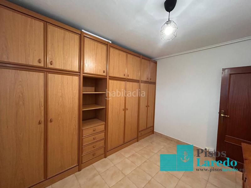 Foto 2c419274-fa64-4734-8829-801977dd3037. Rent flat in calle república de colombia 20 in Zona Playa Laredo