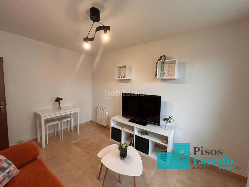 Foto 7bf344c9-c40e-43d3-ac4c-3c540e8453f6. Rent flat in calle república de colombia 20 in Zona Playa Laredo