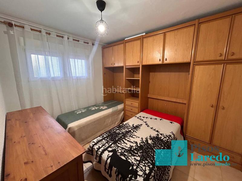 Foto 8eff8e1b-f227-43d9-90d3-412a39518f2c. Rent flat in calle república de colombia 20 in Zona Playa Laredo