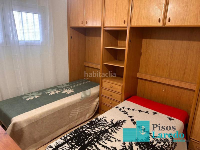 Foto d9d17eef-e747-4eb3-9a3a-dadabcdd1bc1. Rent flat in calle república de colombia 20 in Zona Playa Laredo